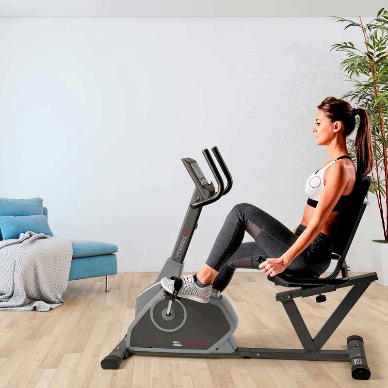 Sittcykel (recumbent) med ryggstöd – perfekt för rehabilitering och skonsam träning.